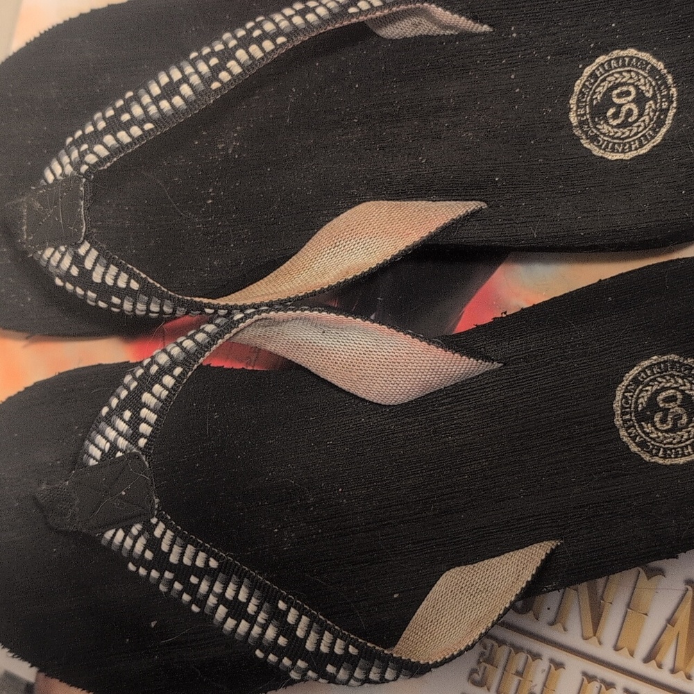 SO Black White Tribal Aztec Fabric Strap Flip Flops Thongs Beach Sandals - Picture 4 of 4